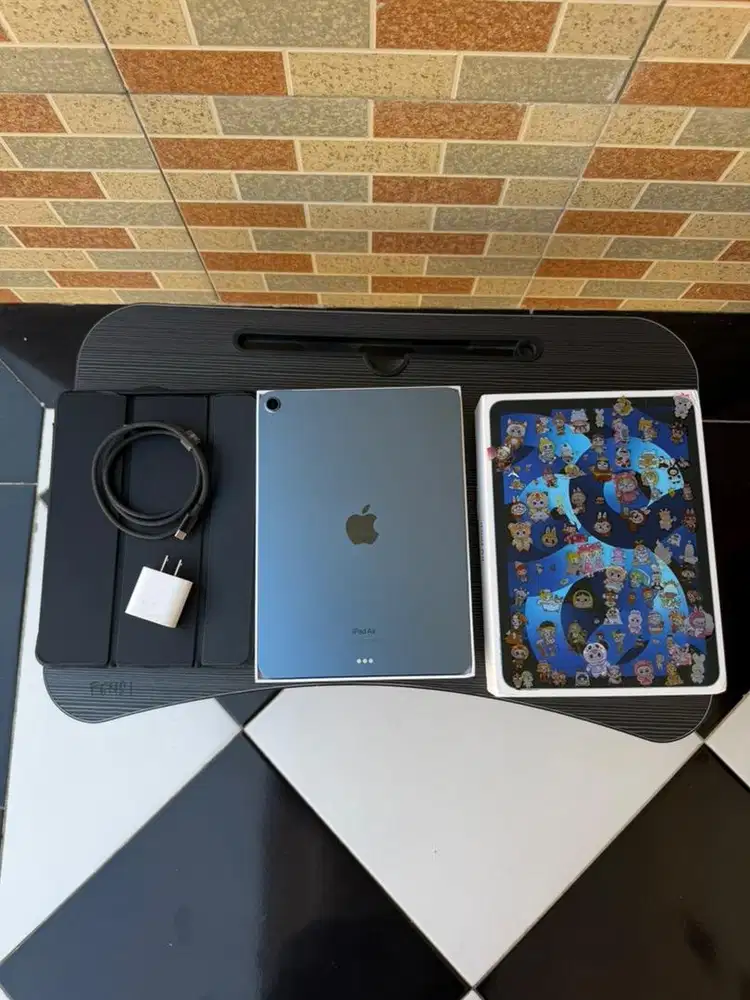 Dijual iPad Air M1 warna Blue internal 64GB second garansi inter