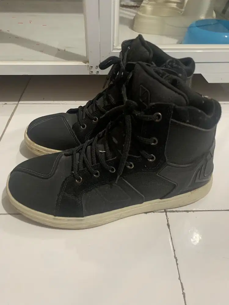 Sepatu Touring Scoyco MT 040