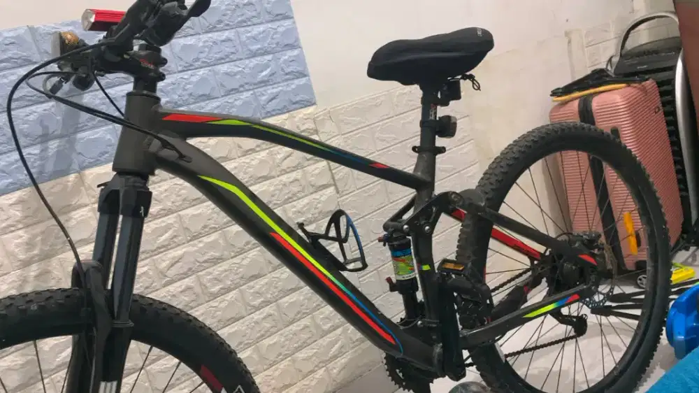 Sepeda Gunung MTB Thrill Fervent 1.0 mulus seperti baru