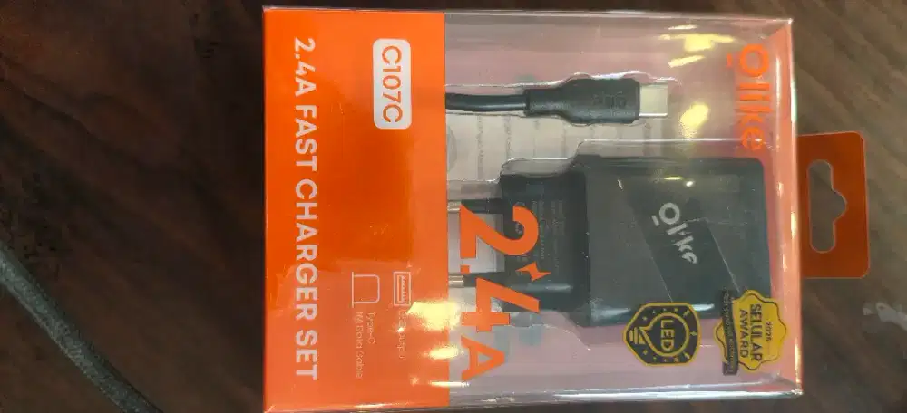 OLIKE C107C Adaptor Charger 2.4A Charger Set Type C Cable - Black