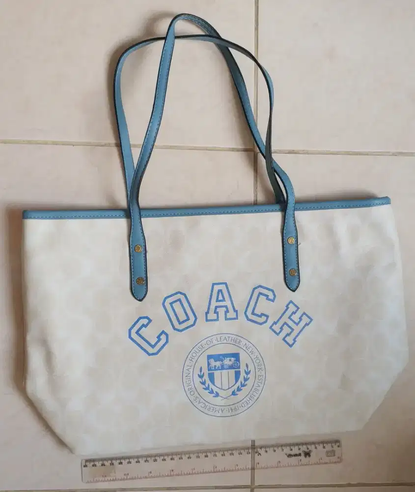 Tas bahu Coach Biru Muda