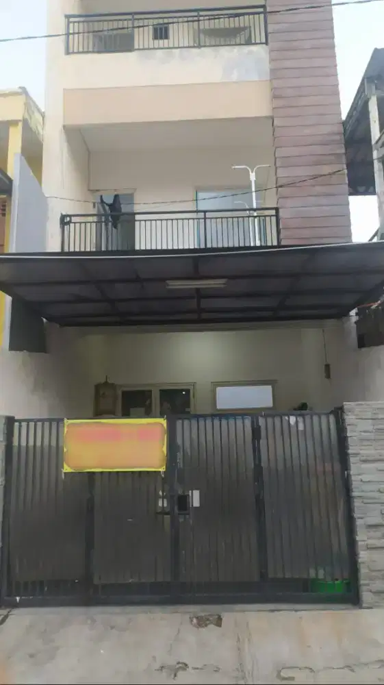 Rumah bekas kantor. Karang menjangan. Dekat jalan raya. Bisa bulanan.