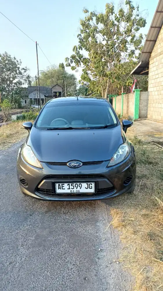 FORD FIESTA trendy 1.4 ORISINIL luar dalam