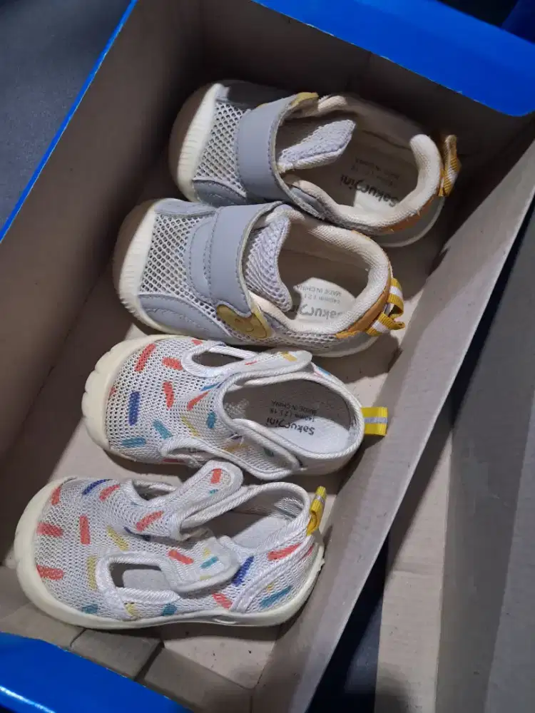 2pasang Sepatu anak 2 tahun merk sakumini