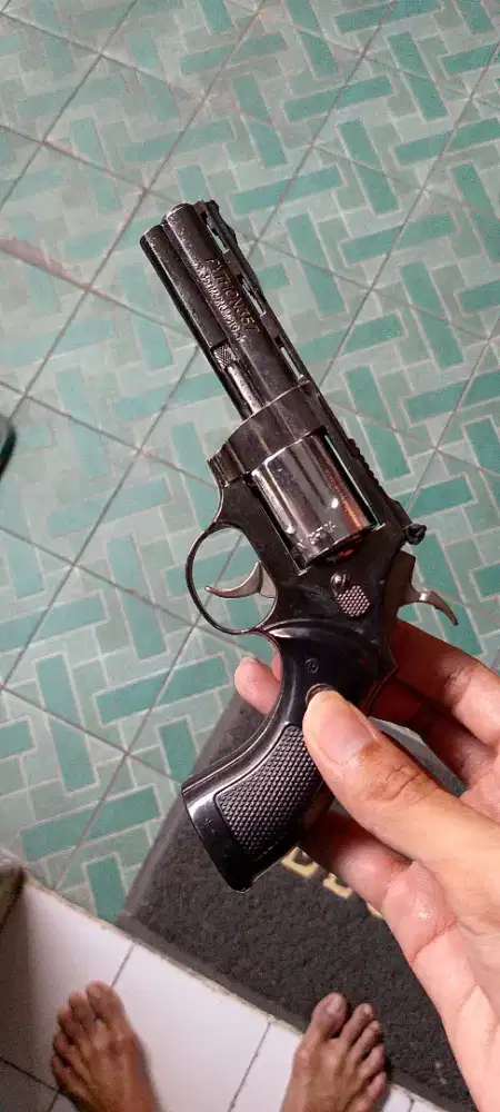Miniatur pistol revolver alias korek api