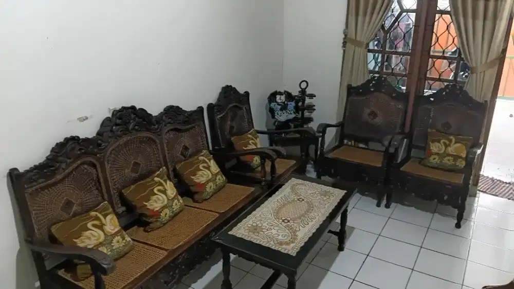 Meja dan Kursi kayu Jati dari Jepara