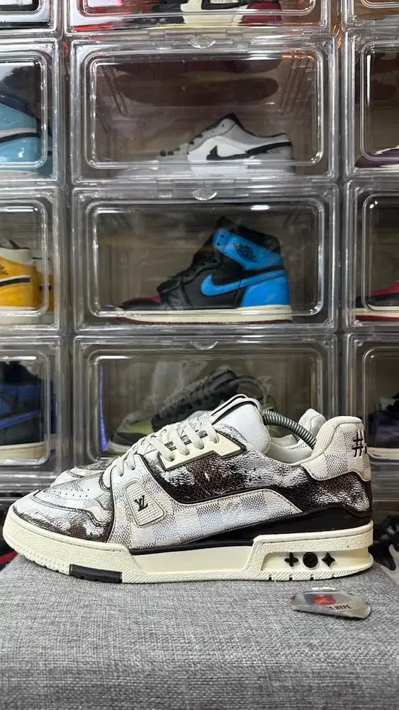 LOUIS VUITTON TRAINER SNEAKERS RIPPED LOW