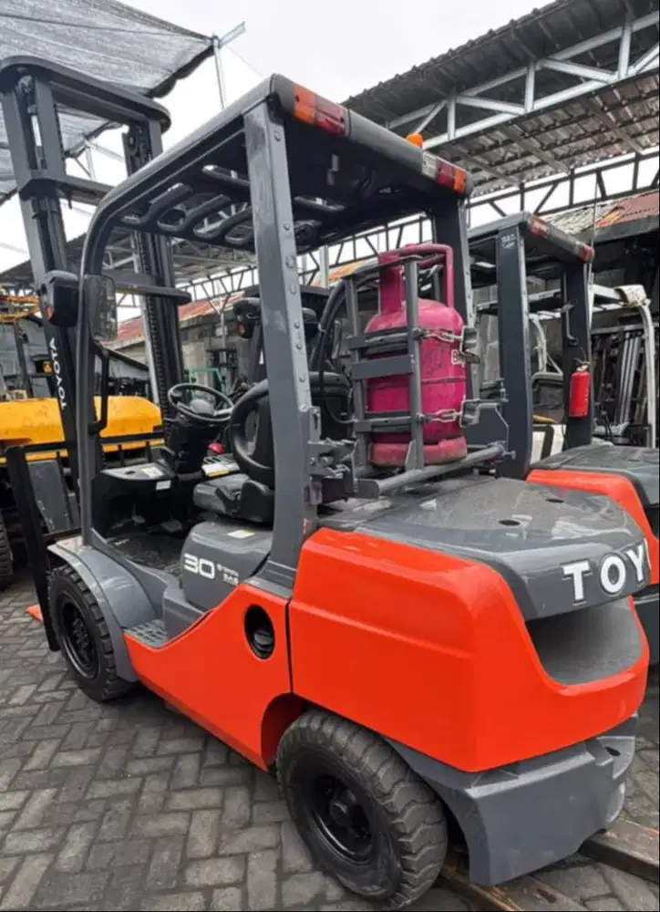 Forklift Toyota 3 Ton Mast 4.5 Meter Gasoline