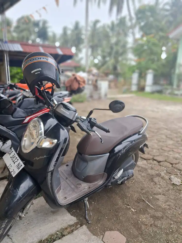 SCOOPY STYLISH BLACK 2019