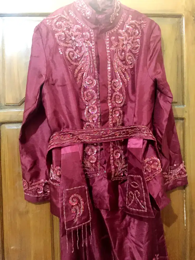Beskap Pria merah pengantin