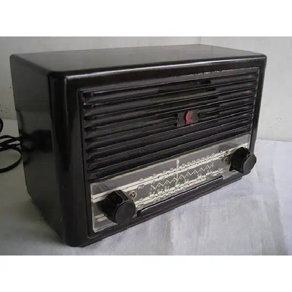 Unik Model Radio N.S.F tube Type H 226 U art deco style era 40 'an