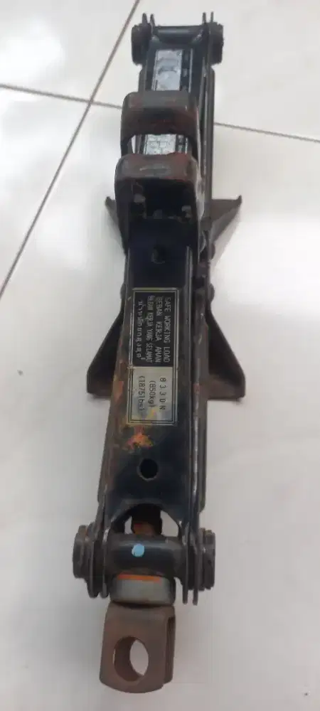 Dongkrak Mobil dan Kabel Jamper Accu