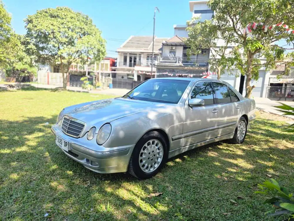 Mercedes-Benz E320 2001 Bensin
