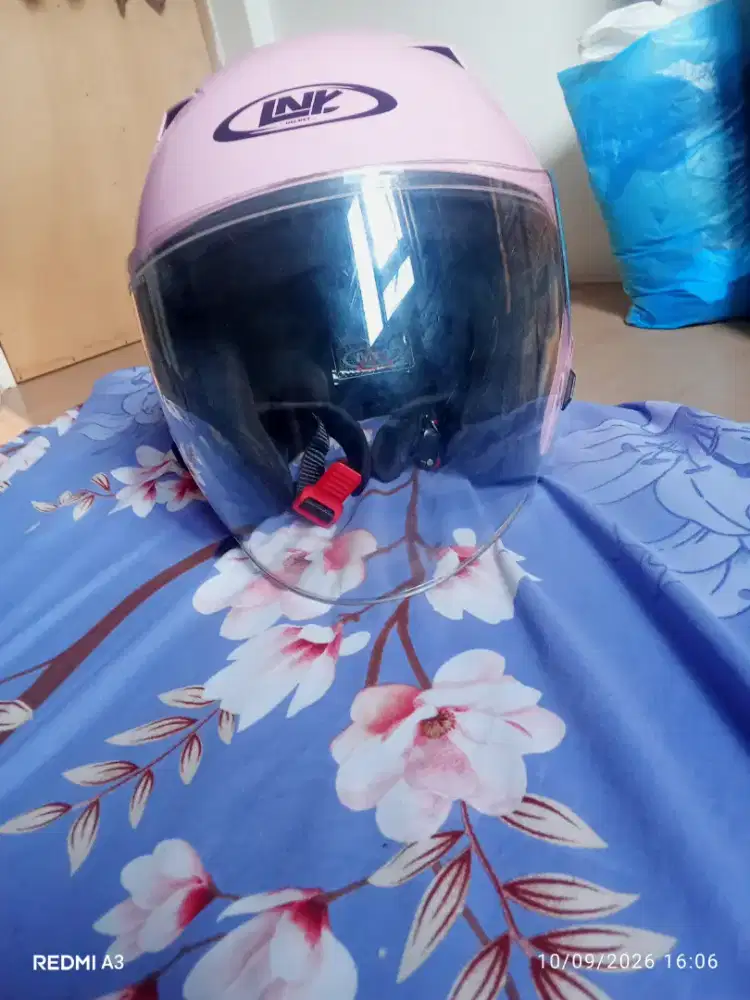 Jual helm pink.