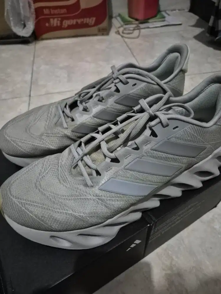Sepatu Adidas Switch FWD 2 Grey