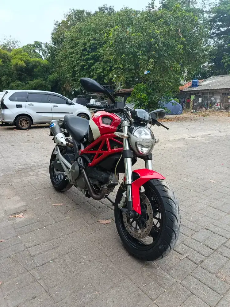 Ducati monster th 2012