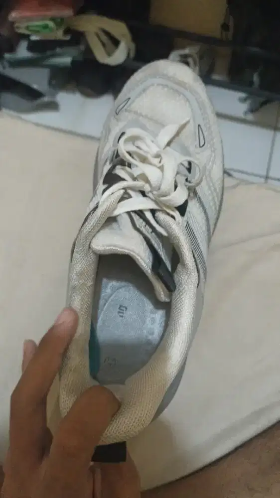 Jasa cuci sepatu dry clean murah