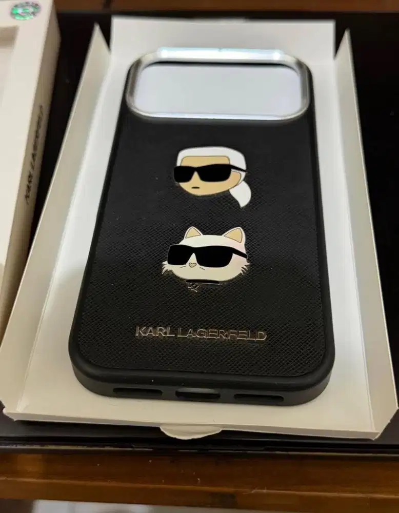case iphone 17 Pro Max Karl Lagerfeld