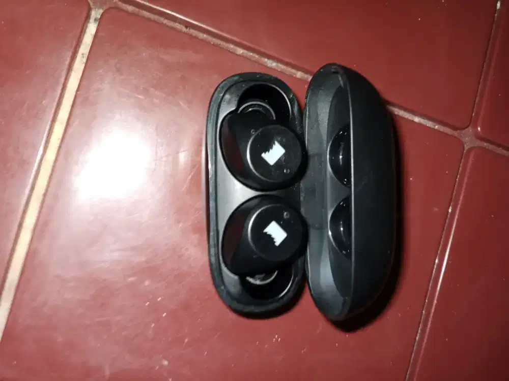 Headset Bluetooth Merk Eggel .