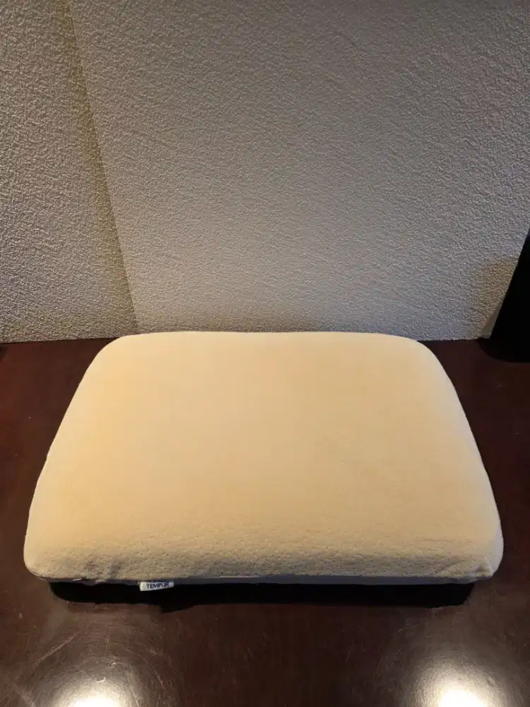 Bantal Tempur Ergonomic Memory Foam (Preloved)