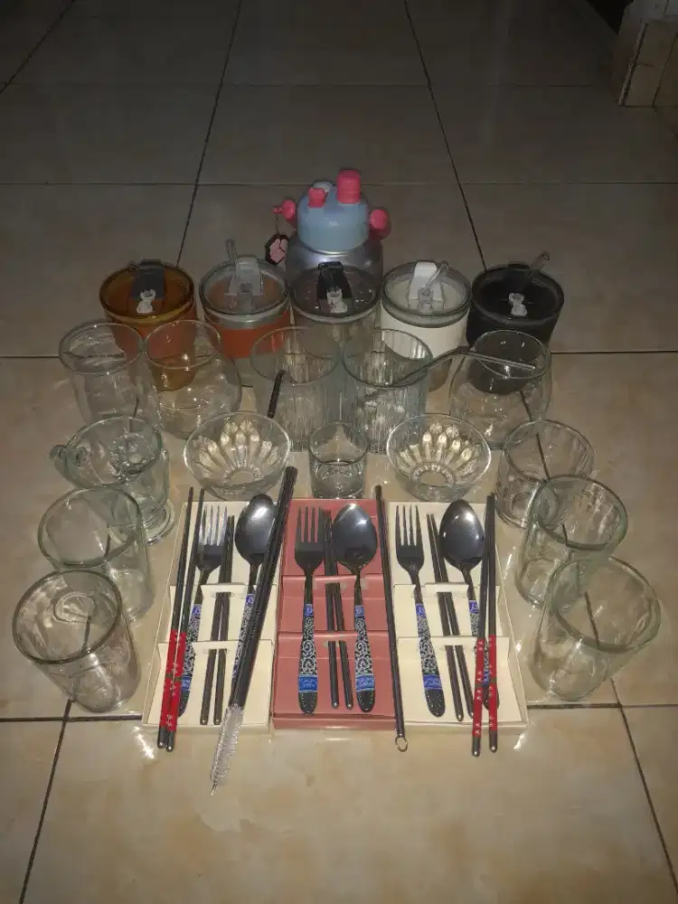 Satu Paket Alat Makan dan Minum
