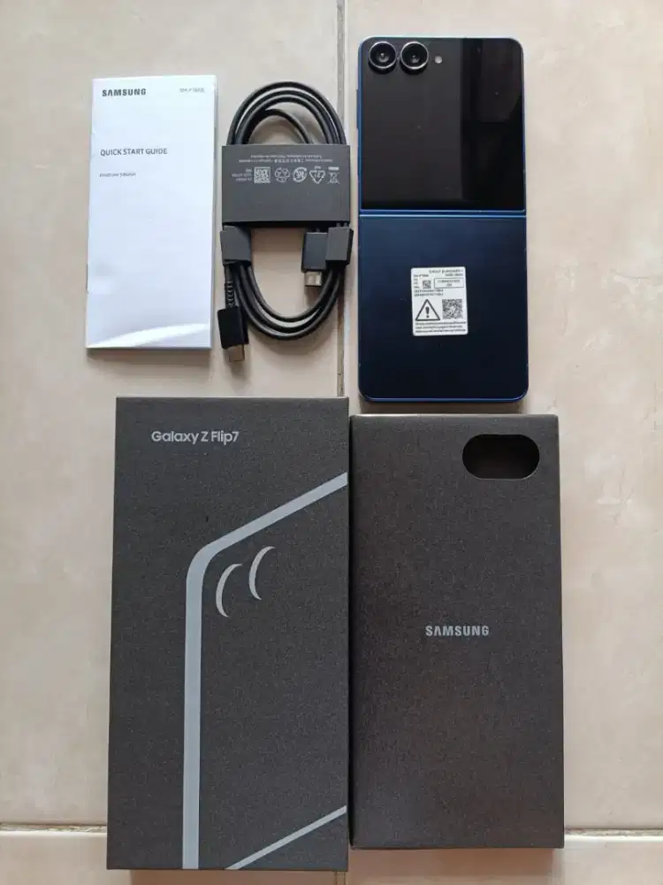 Samsung Z Flip 7 seperti baru 12/256