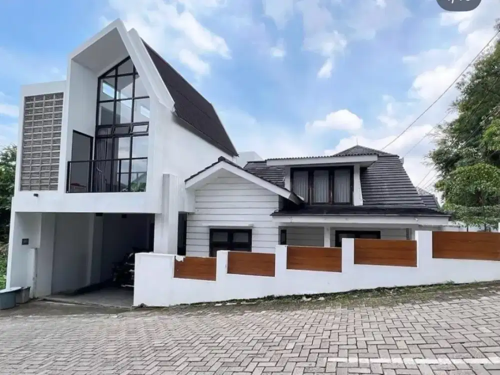 DIJUAL RUMAH MEWAH 2 LANTAI LOKASI STRATEGIS CANDI KALASAN!