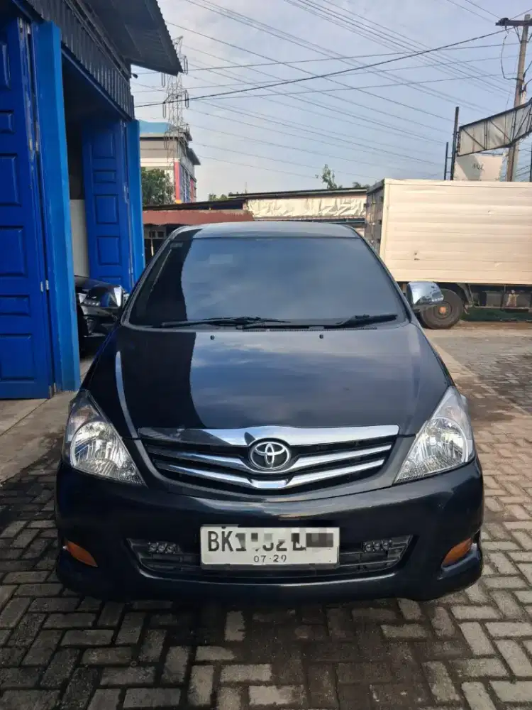 Innova V 2 0 Luxury AT 2011 Hitam