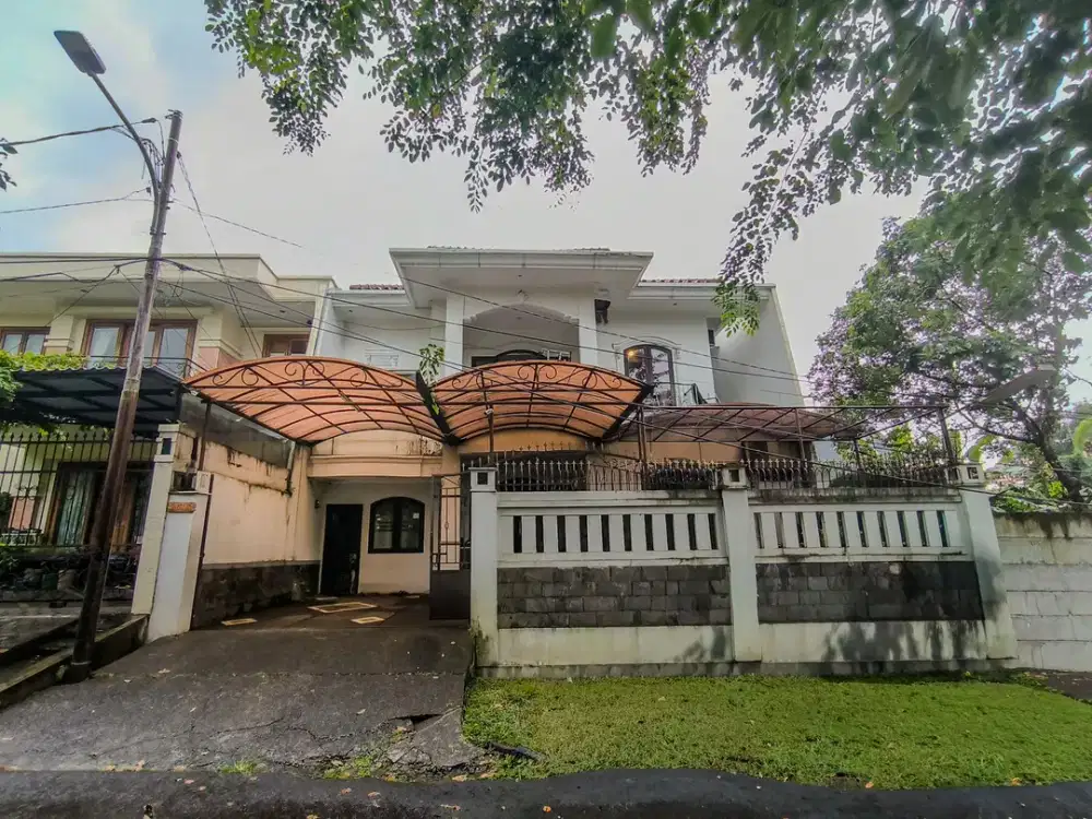 Rumah Luas 2 Lantai 8 Menit ke Gerbang Tol Joglo 3 Hadap Utara J-46152