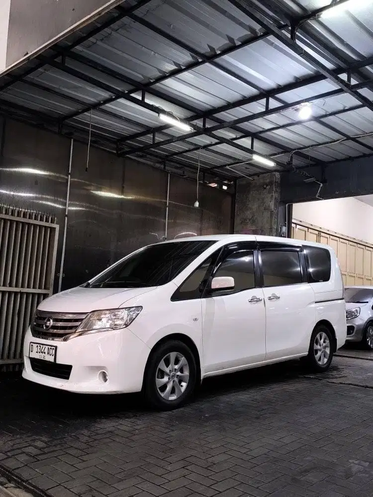 NISSAN SERENA C26 2.0 AT 2013 ISTIMEWA