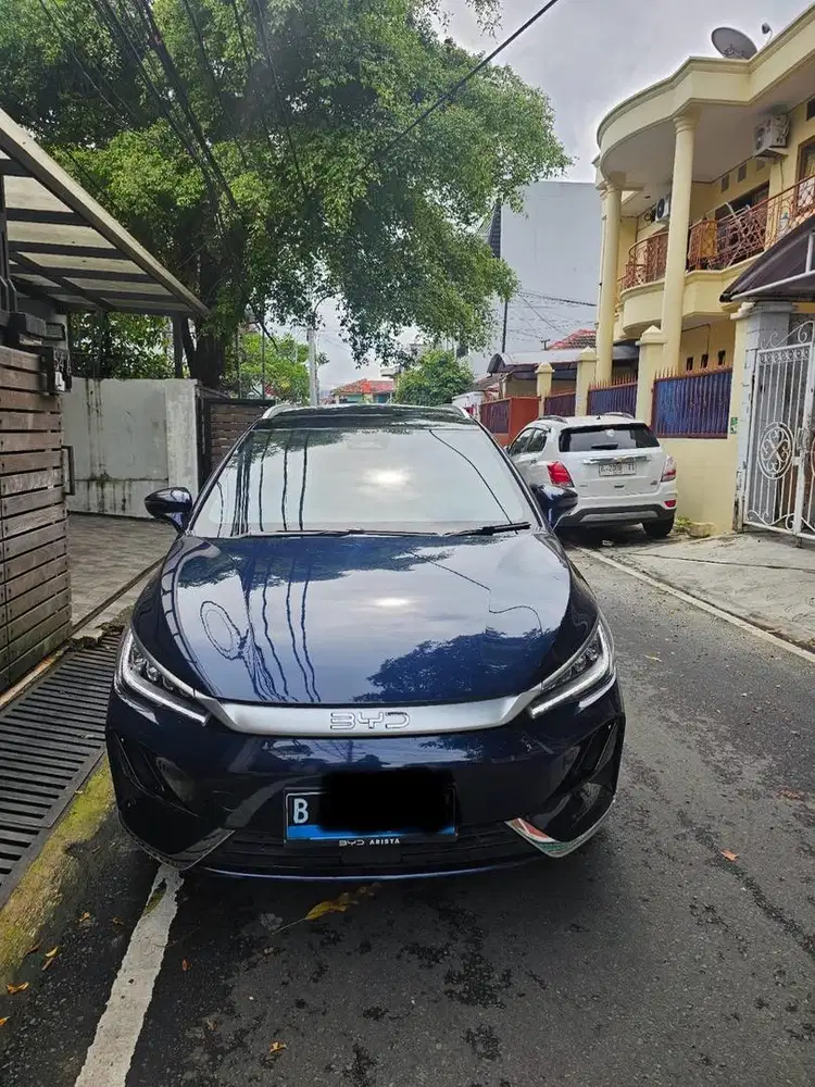 BYD M6 Superior Captain Seat 6 seater 2024 Biru