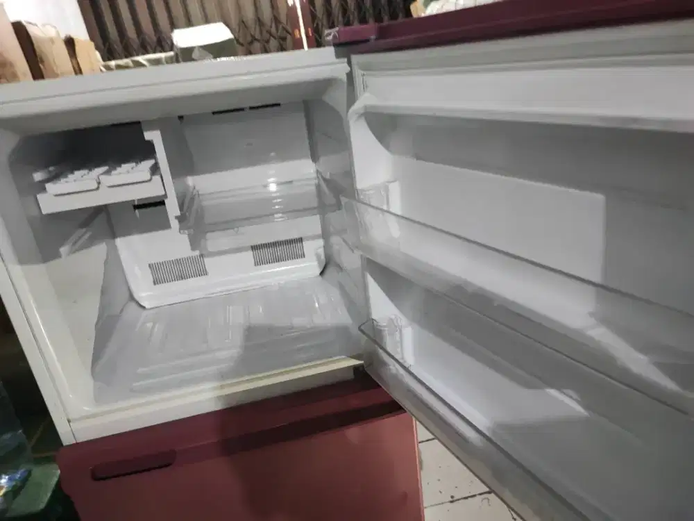Jual kulkas merk sharp 2pintu msh bagus