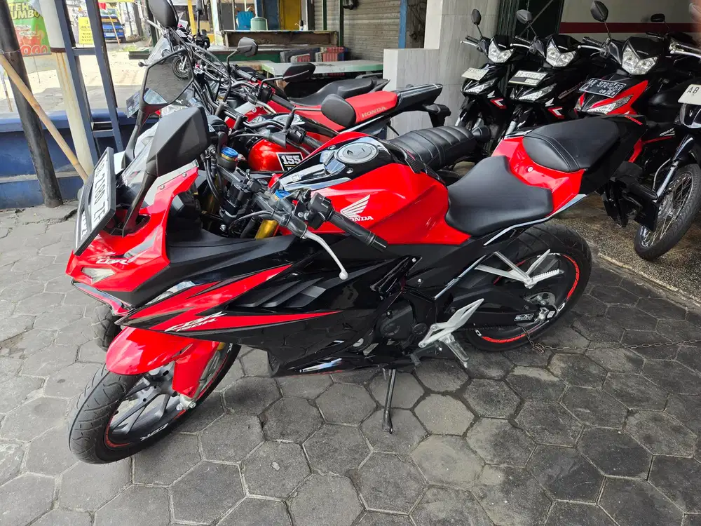 Cbr 150 all new v4 low km ceper 1ribuan  2023 gbm