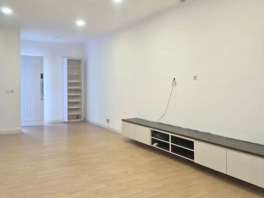 Dijual Rumah Sutera Leora Alam Sutera Tinggal Masuk Dilengkapi Kamar Mandi Dalam Tambahan Dak Jemur Atas dan Semi Furnished