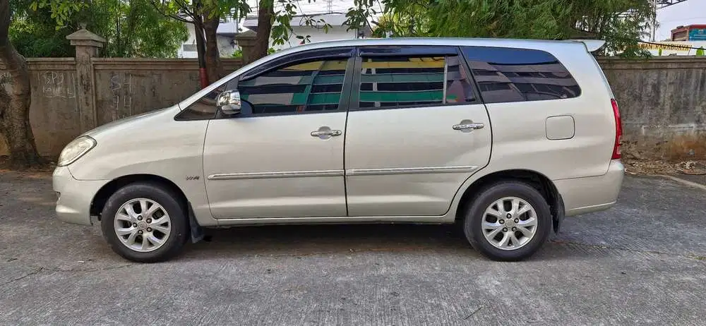 Toyota Kijang Innova 2005 Bensin