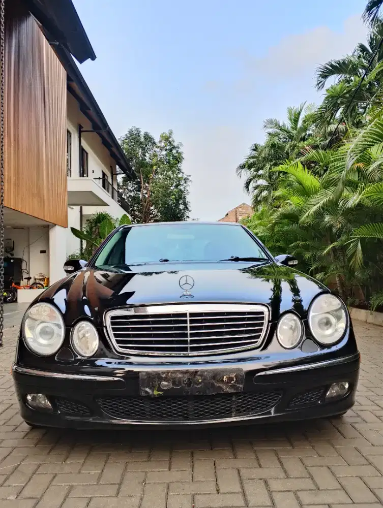Mercedes-Benz E260 A/T tahun 2006 hitam