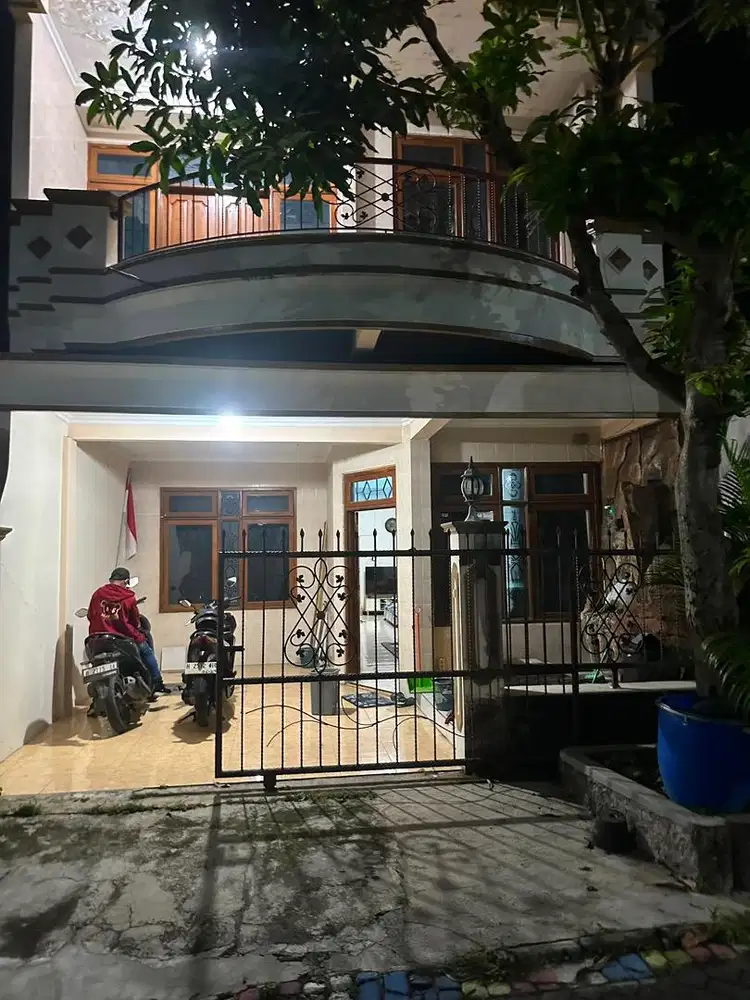 di sewakan rumah 2 lantai full furnised