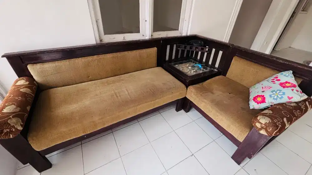 Sofa L ruang tamu