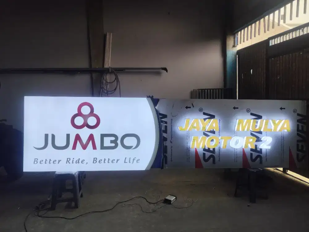 Papan nama toko huruf timbul