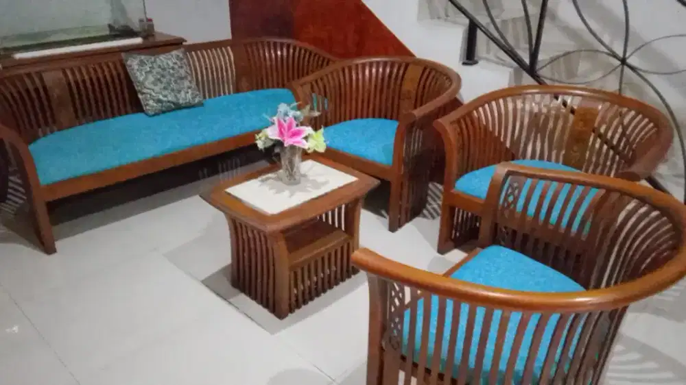 Meja dan kursi 1 set