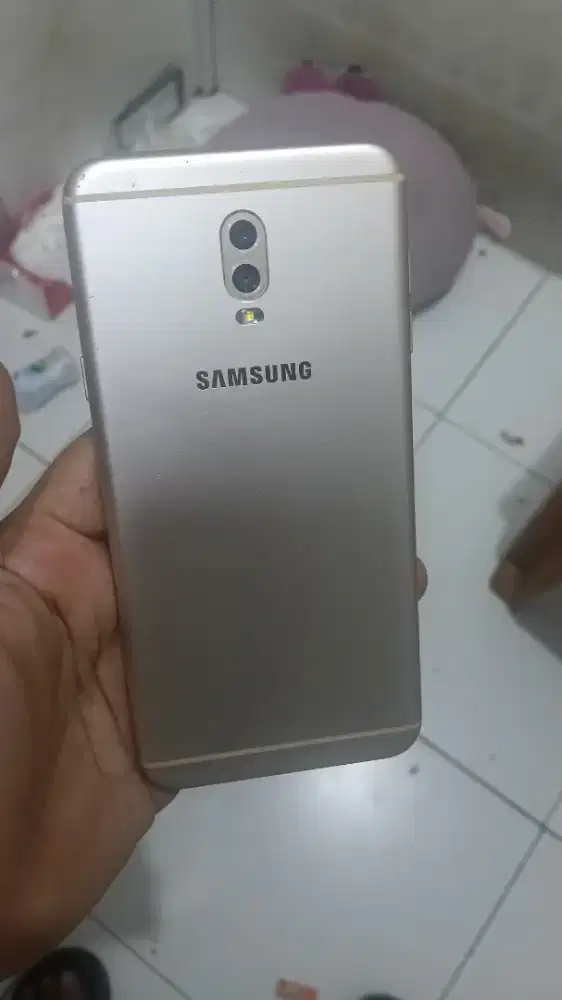 samsung j7 plus ram4/32