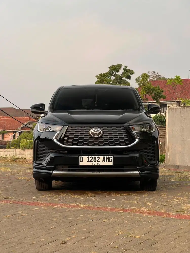 Toyota innova zenix V hybird modellista 2025 hitam