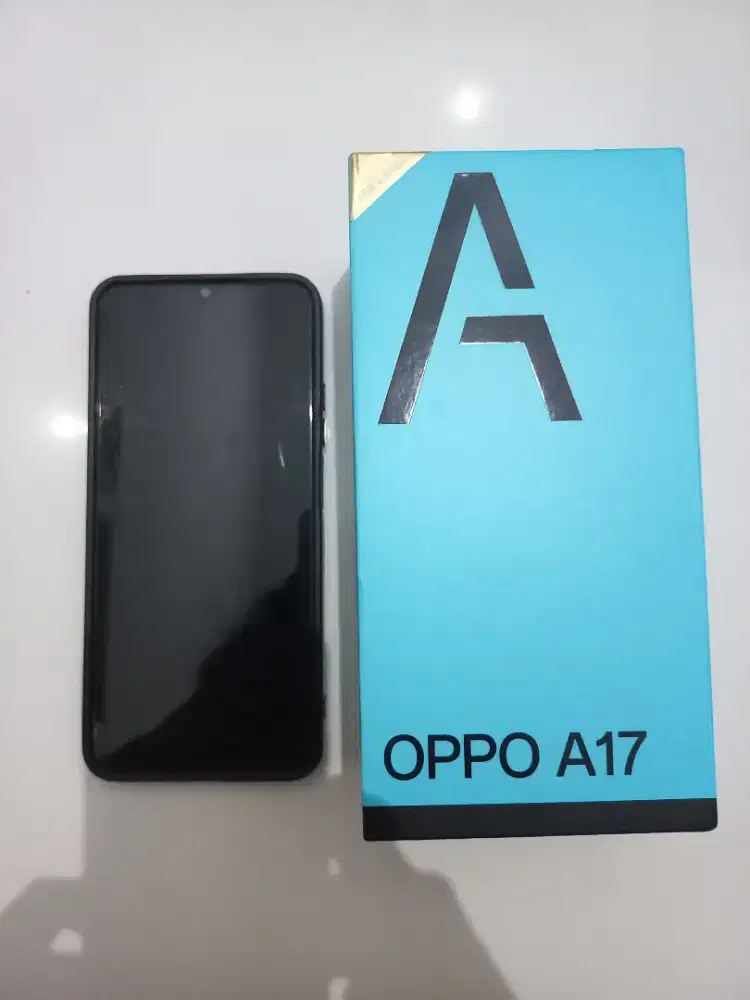 Oppo A17 handphone