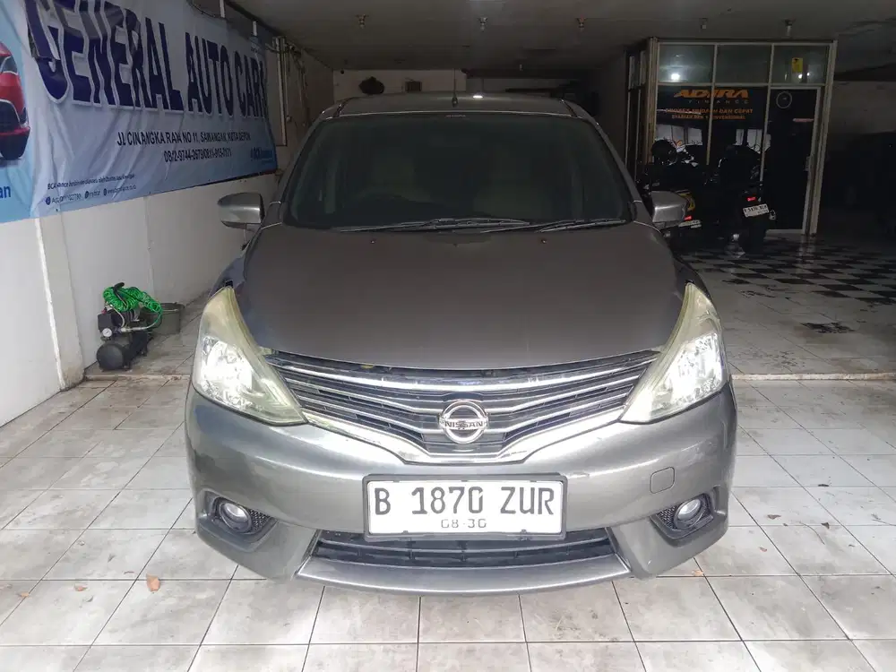 Nissan Grand Livina XV AT 2014