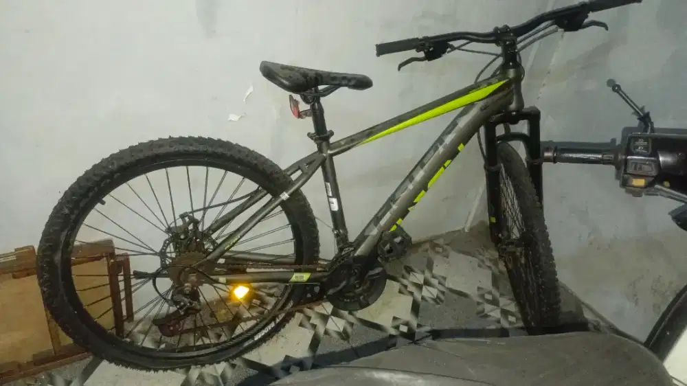 Sepeda gunung MTB 27.5 inch Alton Beast