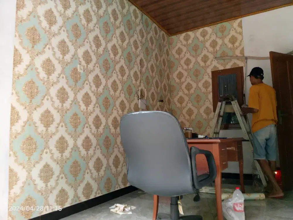 Pemasangan wallpaper dinding profesional