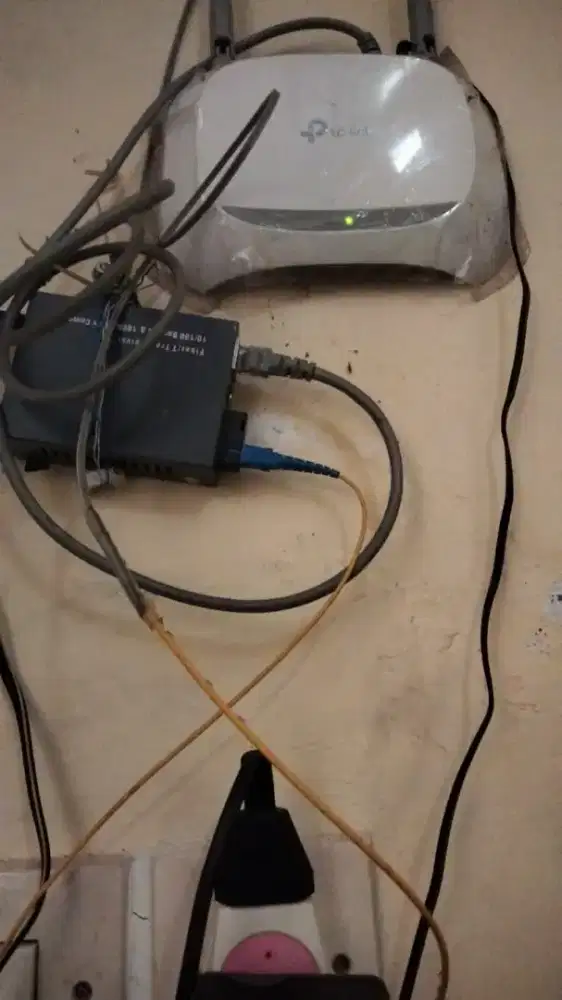 Cctv, wifi, laptop