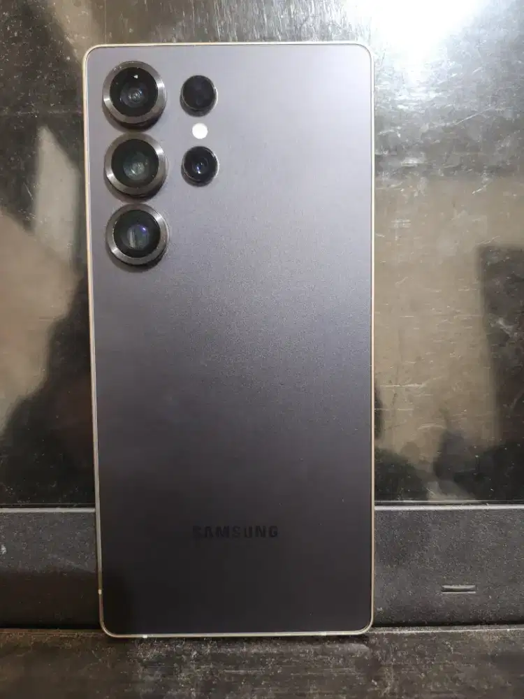 Samsung S25 Ultra 12/512 + charger