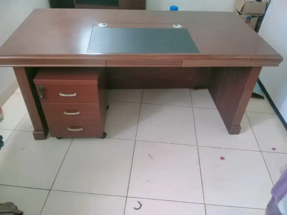 Meja kantor /meja kerja
