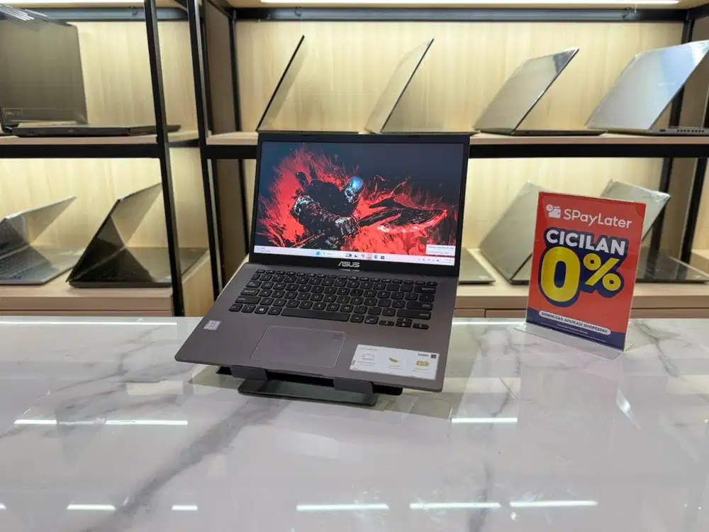 LAPTOP CORE I3gen7 RAM 4 GB SSD 512 GB GARANSI